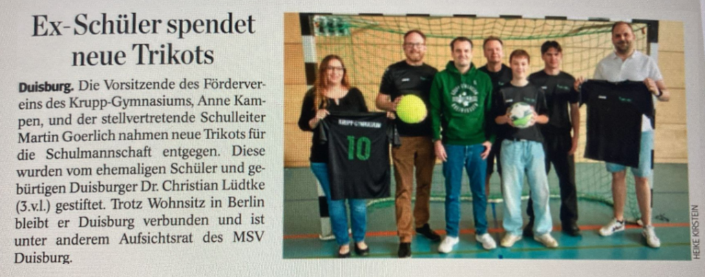 Zeitungsartikel über die Spende von Trikots eines ehemaligen Schülers